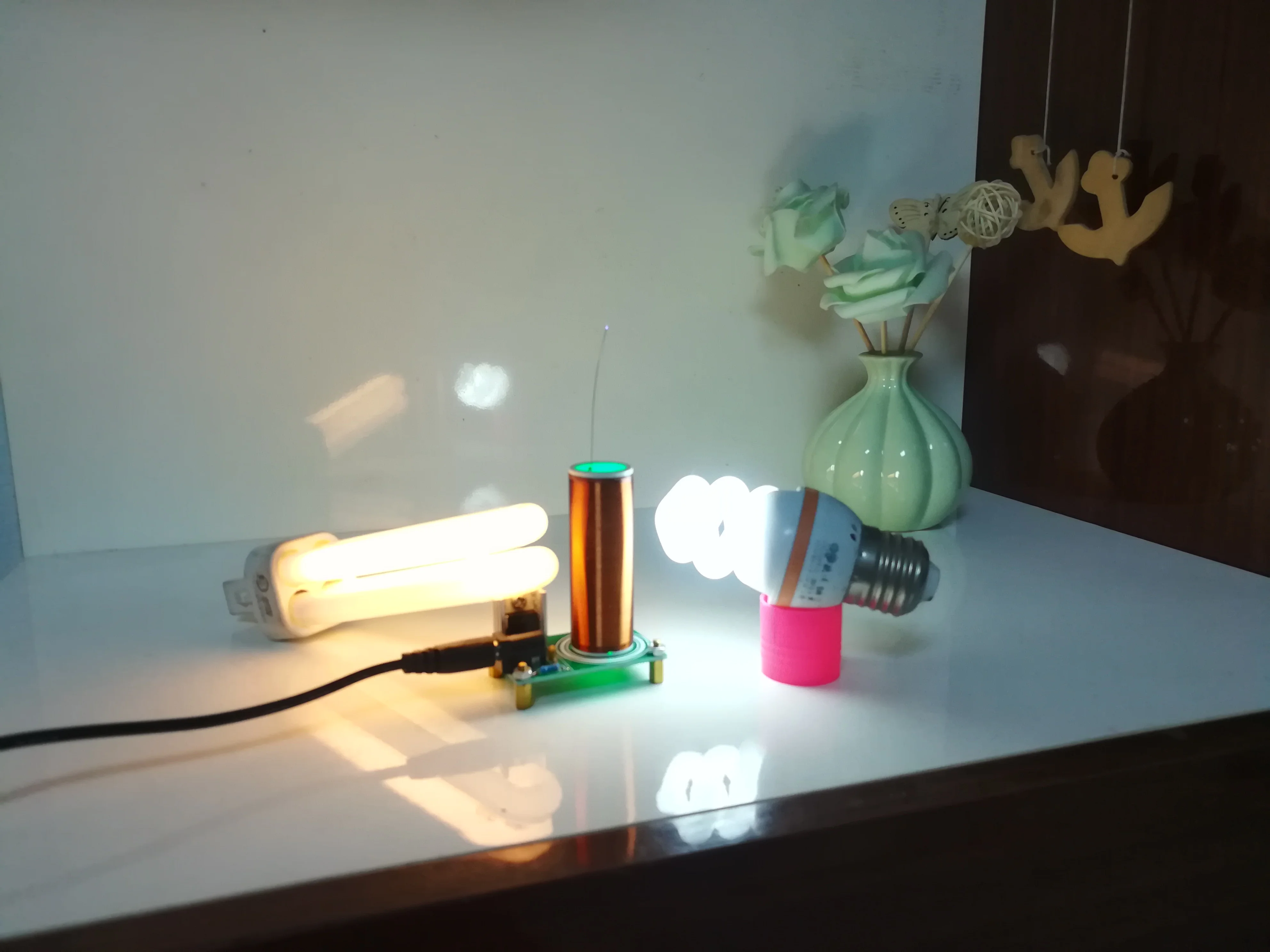 Kit d'accessoires magiques Mini bobine Tesla, pièces de rechange pour bricolage, technologie d'éclairage spatial, Production électronique