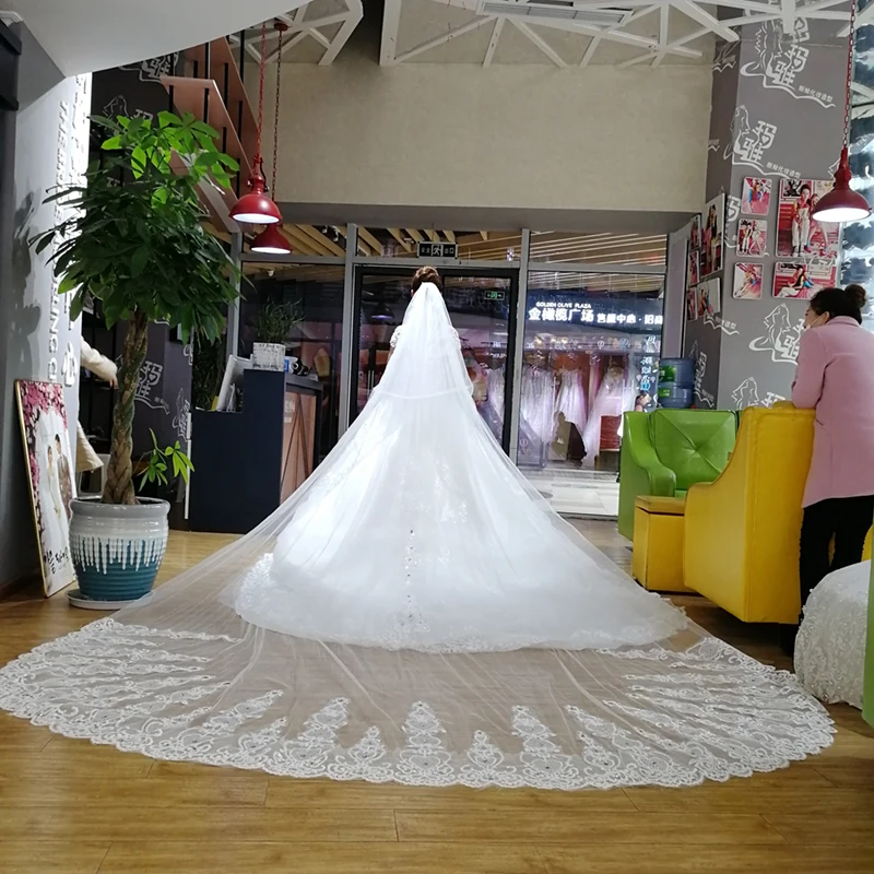 Wedding Veil 4 Meters Length 3M Width Real Image 2018 Crystals Rhinestones Lace BlingBling Cathedral Bridal Veils with Comb