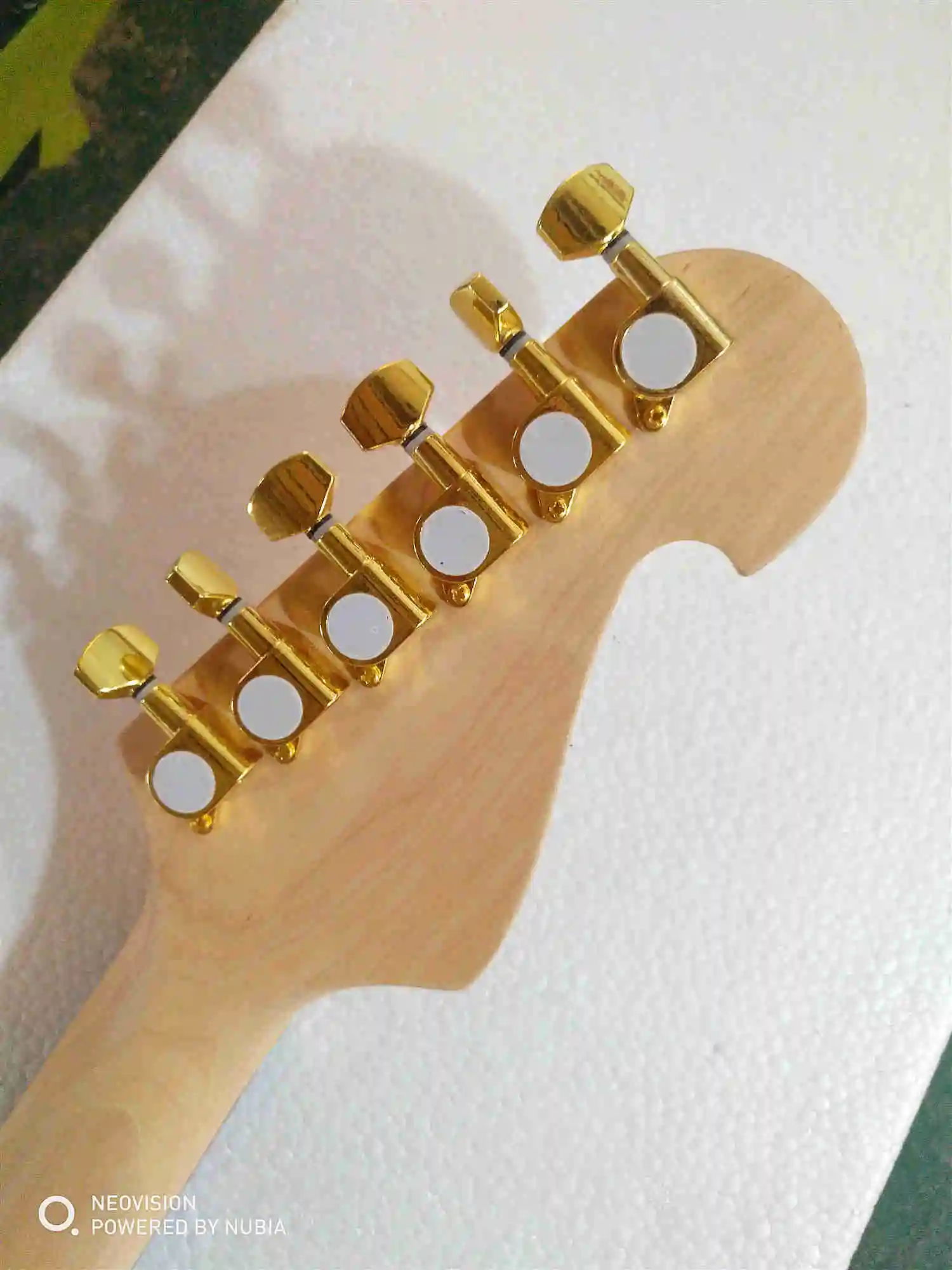 Customized Electric Guitar with 6 Strings, Wood Color, Can Customize the Colors You Like