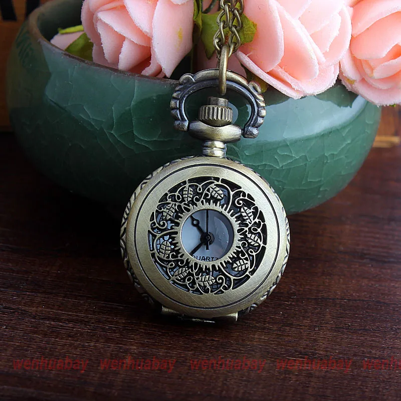 

Fashion Bronze Hollow Tree leaf Pocket Watch Women Men Small Size Quartz Pocket Watches Pendant Necklace Chain Women Lady Gift