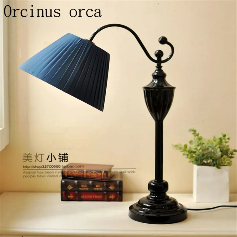 

American modern minimalist desk lamp living room room bedroom bedside lamp simple European decorative iron desk lamp