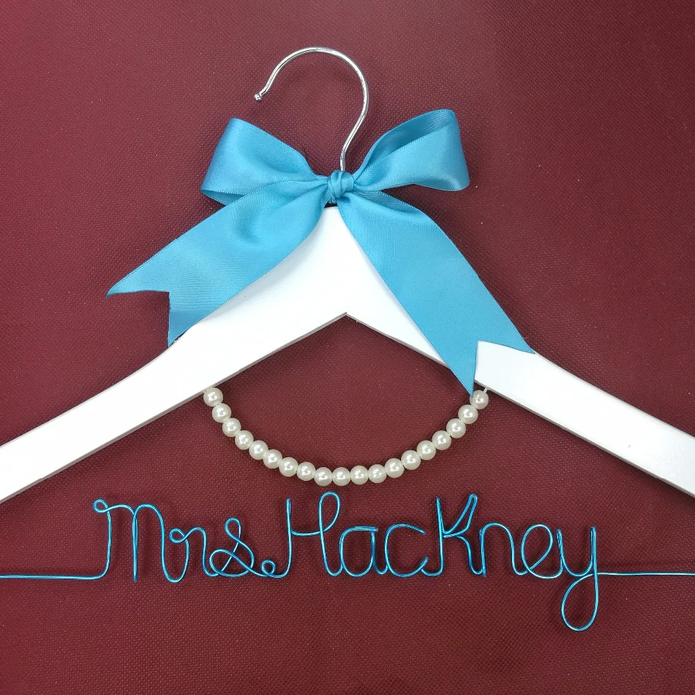 Personalized Wedding Hanger, bridesmaid gifts, name hanger, brides hanger Hanger with pearls，Custom text