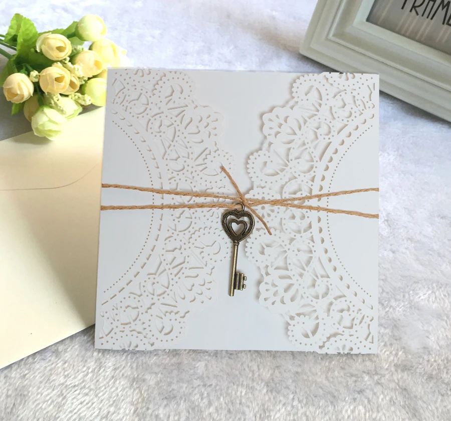 Vintage Invitations With a Key Pendant, Customized Wedding Invitation Card - Set of 50 image 3
