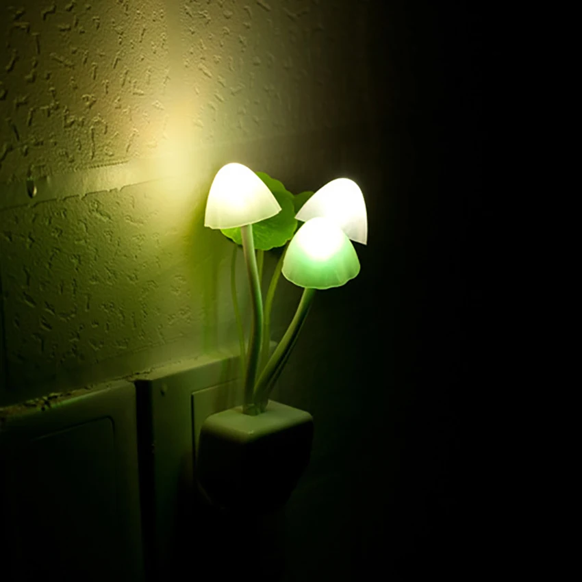 Lampu Kontrol Jamur Plug-In Lampu Malam LED Warna-warni Lampu Malam Sensor Senja Ke Fajar untuk Kamar Tidur, Lorong, Efisien Energi