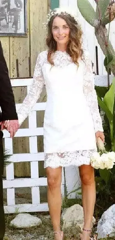 Robe de mariée de campagne en dentelle, tenue de mariage courte, avec gaine, col en bijou, manches longues, dos nu, longueur au-dessus du genou