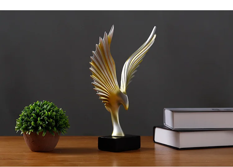 

1PC American Home Decoration Furnishing Great Hawk Spreads Wings Mascot Livingroom Office Crafts TV Cabinet Gift JL 253