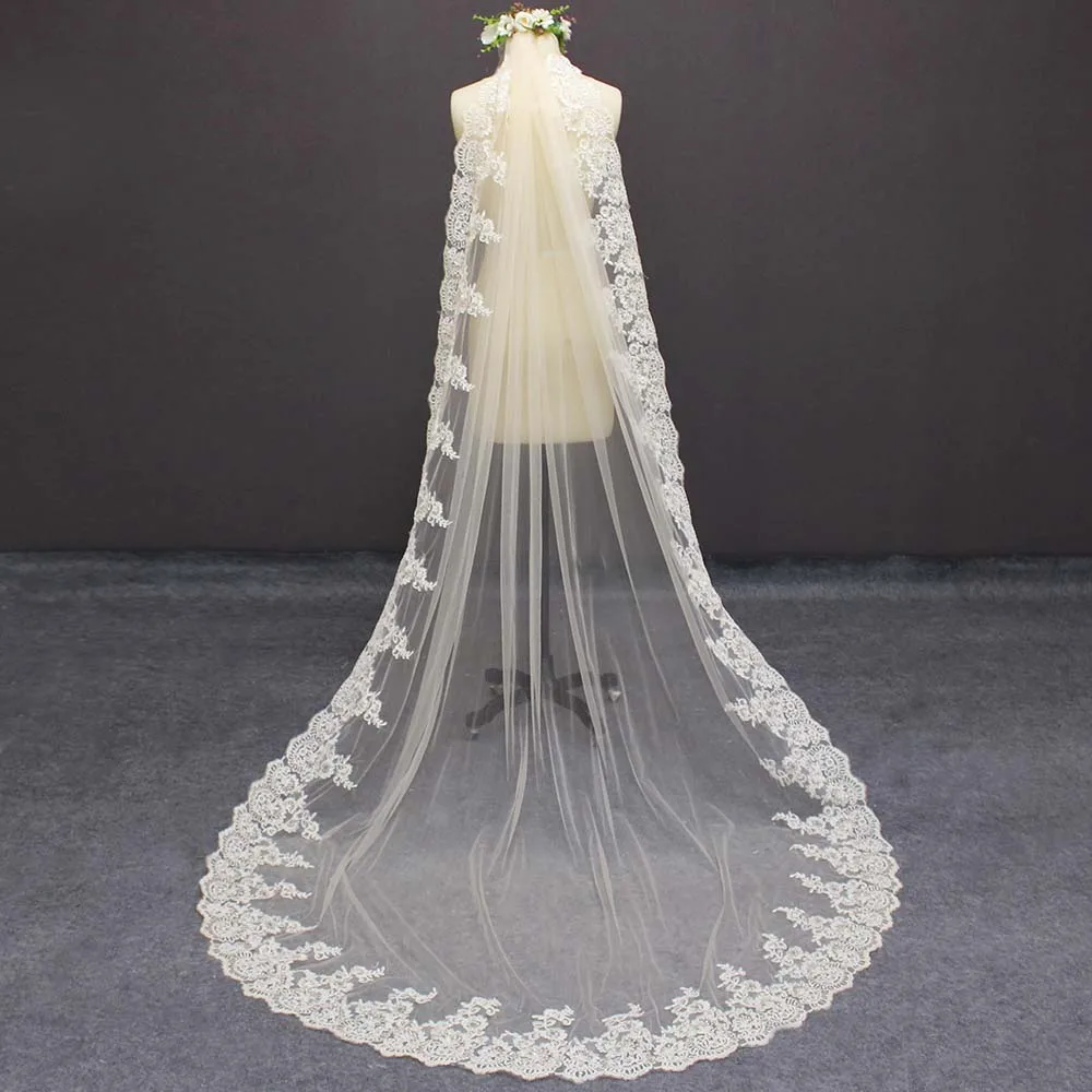 Customized Lace Edge Light Champagne Wedding Veil with Comb 2.5 Meters Length Champagne Bridal Veil Chapel Veil Velo Novia