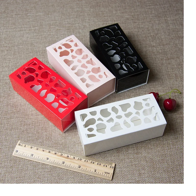 

200pcs Free Shipping Wedding Gift Box Hollow Pattern With Film Cake Biscuit Box Macaroon Box With PVC Window WA2051