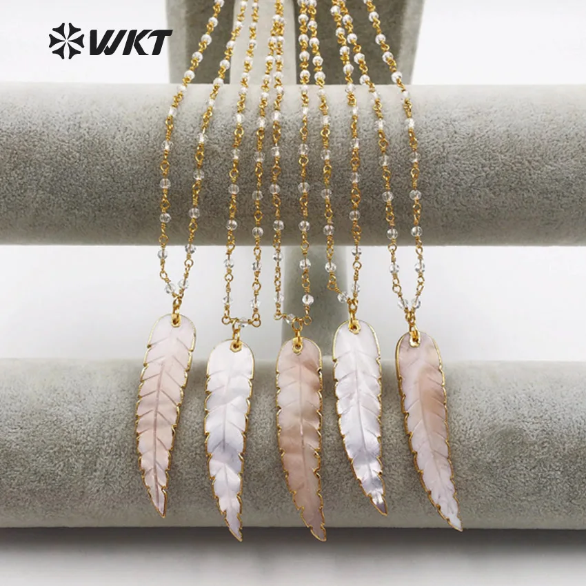 WT-JN034 Wholesale custom Natural Shell Necklace Pendant Feather Shape Adorable With Gold Electroplated for Women Necklaces