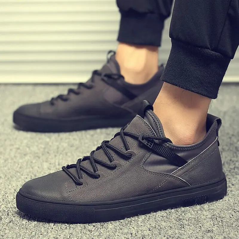 New Hot sale fashion male casual shoes all Black Men\'s leather casual Sneakers  fashion  Black white flats shoes LH-57