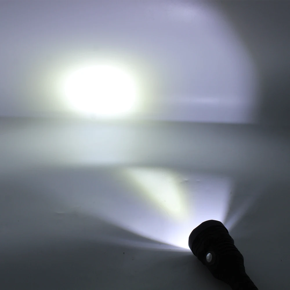 4000 lumens Diving Flashlight torch 18650 underwater 100m scuba dive light 4 mode Stepless dimming XHP70.2 LED flashlight