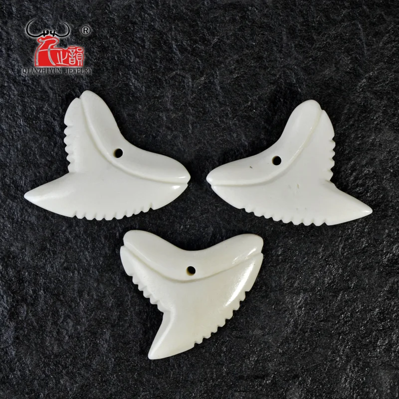 3PCSYak Handmade Carved  Bone Shark teeth Pendant Hawaii Style Bone white Beads DIY Jewelry Accessory 28mmX30mm