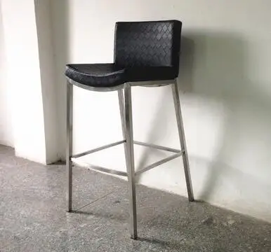 Mesa de bar de madera maciza y chairs. 1102