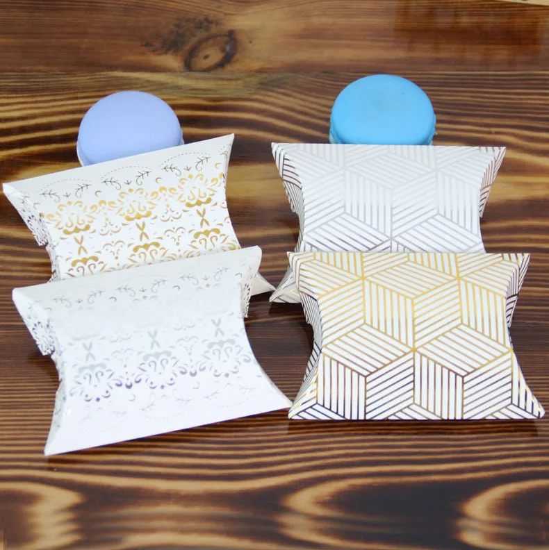 

10 pcs Creative Gold Foil Candy Box European Style New Pillow Box Hot Silver Pillow Packing Carton Gift Boxes Wedding Decoration