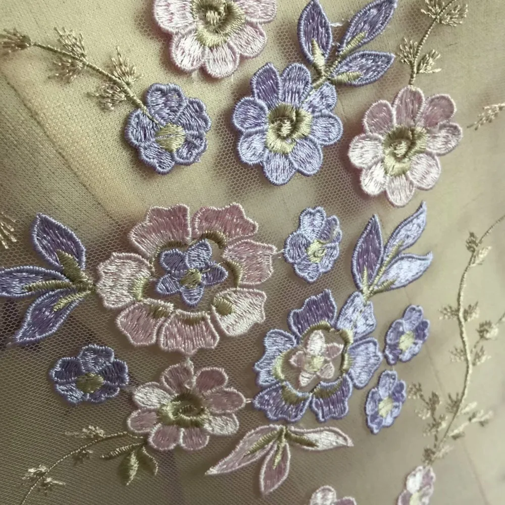 Mehrfarbiger Spitzenstoff mit 3D-Blumen für Hochzeitskleider, 4 Farben, Handverziert, DIY-Material – Detail 2