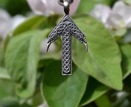 New 1pcs Vikings Nordic Pendant Necklace TIWAZ / TYR Rune Viking Amulet Pendant Necklace Nordic Talisman Free shipping