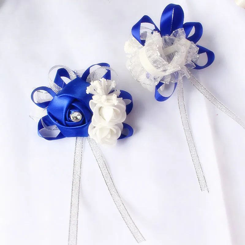 YO CHO Seidenrosen, weiße Handgelenk-Corsage, Handgelenkblumen für Brautjungfern, Blumenarmband, rosa, blau, Brautschwestern, Hochzeitsaccessoires – Detail 5