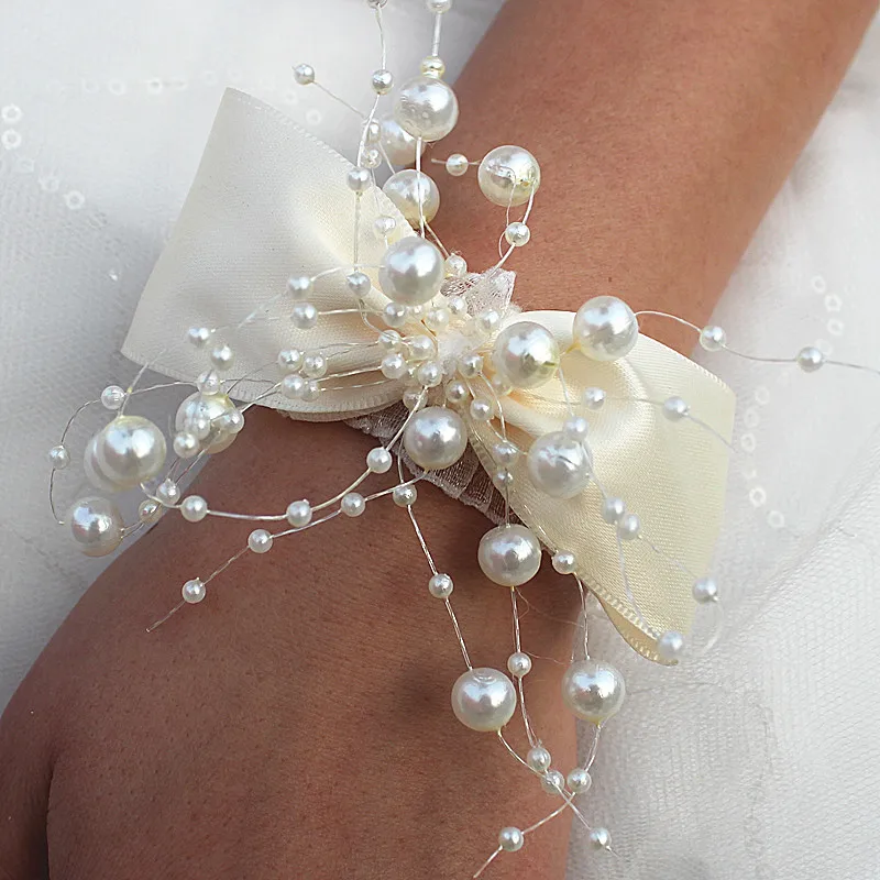 Wifelai-eine Elfenbein Fliege Blumen Band Braut Handgelenk Blumen mit Perlen Brautjungfern Seide Hand Blumen Hochzeit Korsagen