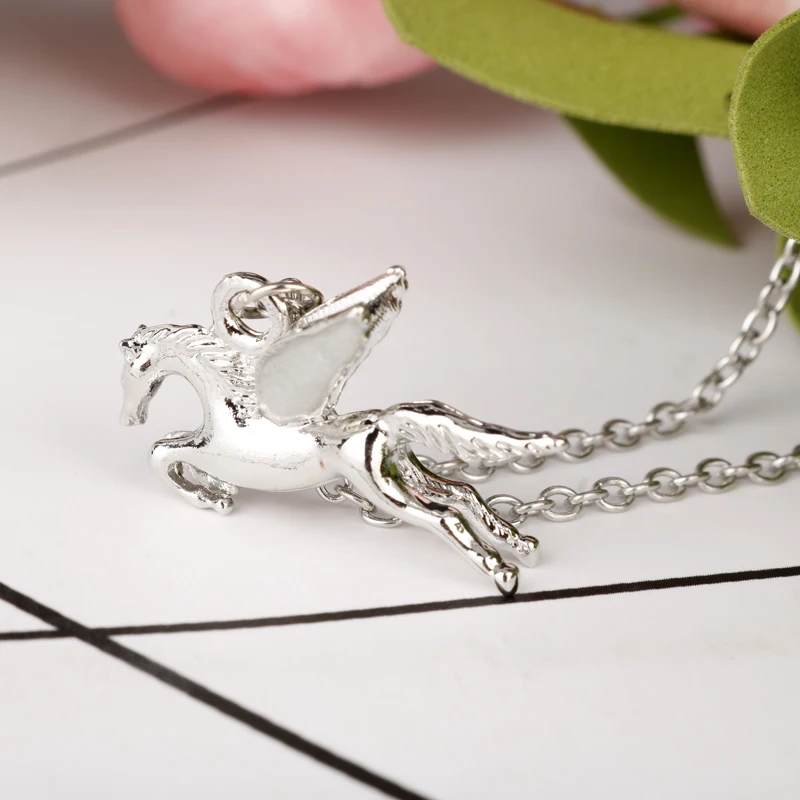 dongsheng Anime Pegasus GLOW in the DARK Luminous Pendant Necklace Fashion Men\'s Horse Jewelry Hot Movie Percy Jackson