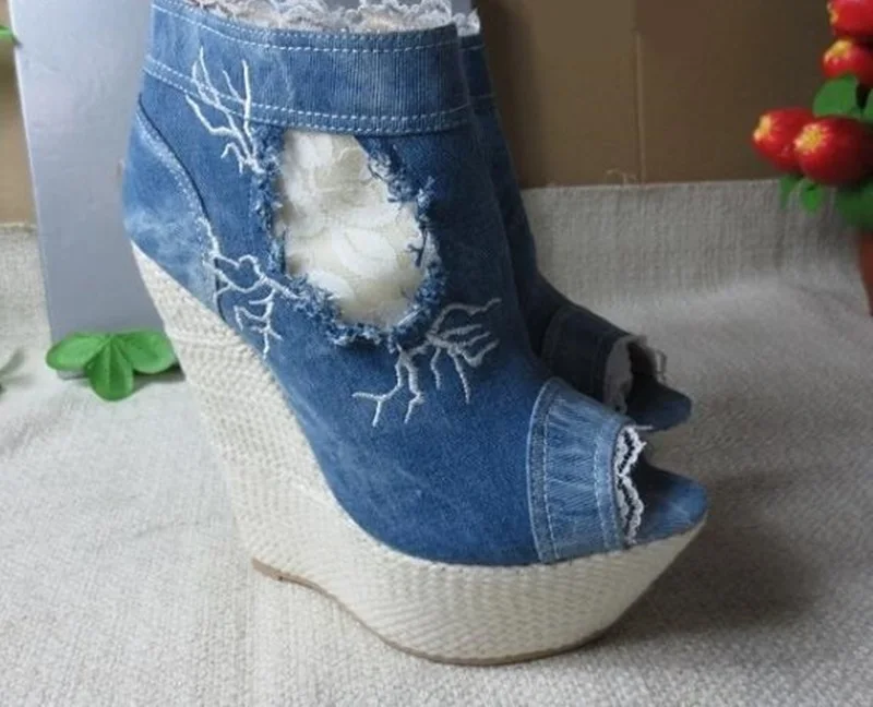 2018 Denim Platform Heels Reep Toe Blue Woman Sandal High Heels Wedges Lace Decor Sandals Cut outs Side Zip Woman Summer Sandal