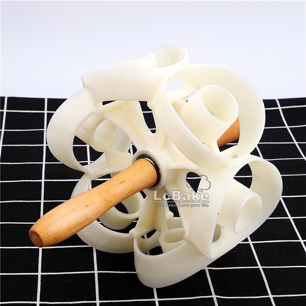 Diameter 7.8cm manual plastic 6-circle donut cutter doughnut biscuit cookie fondant dough maker wood handle for bakery gadgets