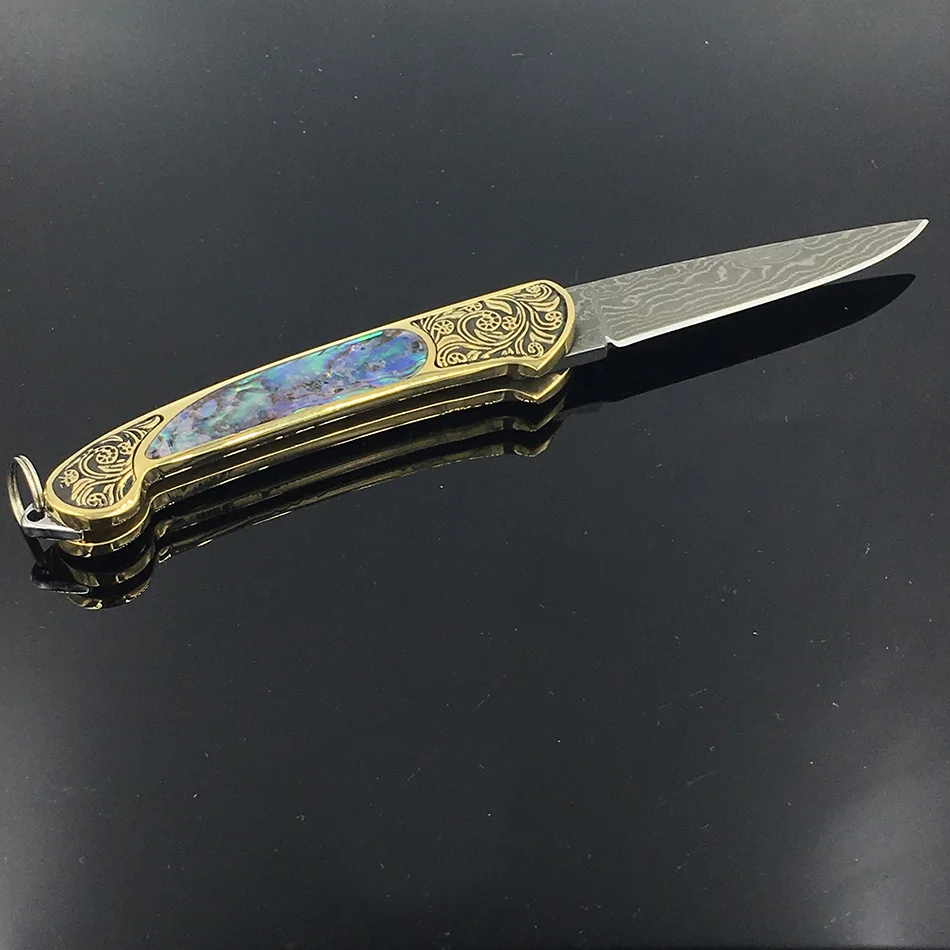 Hoja de acero de Damasco hecha a mano, cuchillo utilitario plegable de bolsillo, mango de concha de Perla Negra, latón amarillo