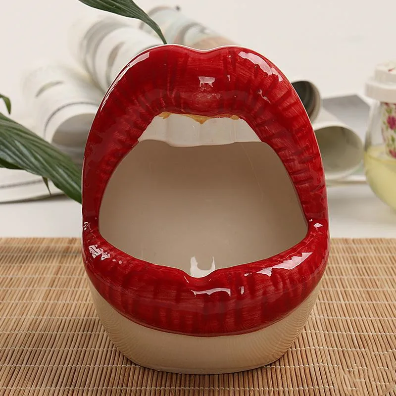 Sexy Red Lip Ceramic Ashtray Cute Lovely Ashtray Fashion Gift Portable Cigarette Accessories Cigarette Cylinder for Use In Car