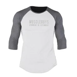 Odzież Fitness mężczyzna rękaw trzy czwarte t-shirty mężczyźni moda marka nadruk liter T-shirt męski elastyczny bawełniany Tshirt dla mężczyzn