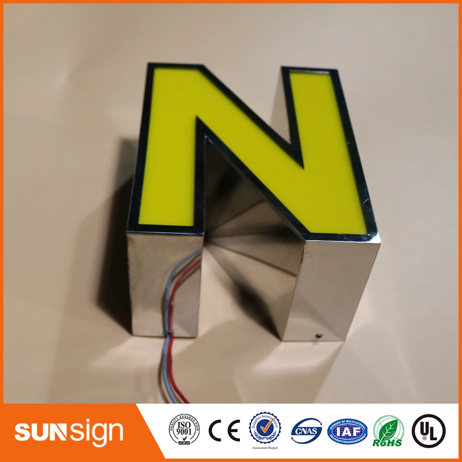 Letras iluminadas para decoración de marcas