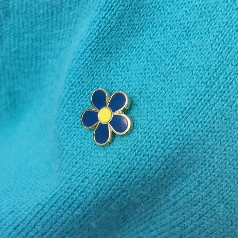 50pcs 10mm Cute Enamel Flower Collar Pins Forget Me Not Masonic WW2 Lapel Pin and Brooches Sonvenior Badge for the Lodge