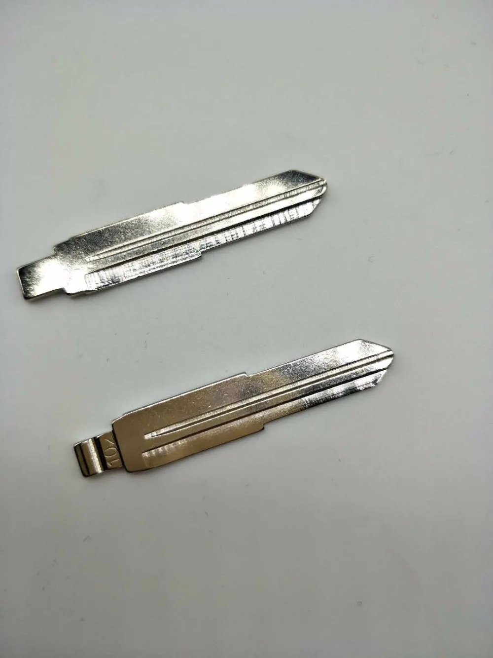 Hoja de llave en blanco de la mejor calidad 10 unids/lote, n. ° 102, para llave remota de coche plegable Mitsubishi Lancer