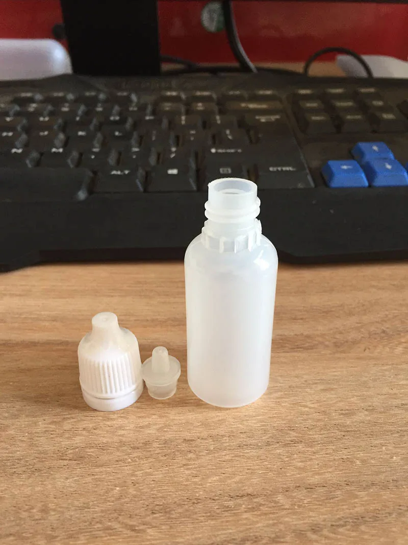 

2000pcs E Liquid oil Bottle empty 20ml PE Plastic Squeezable Dropper Bottles Eye Liquid Dropper Refillable Bottles