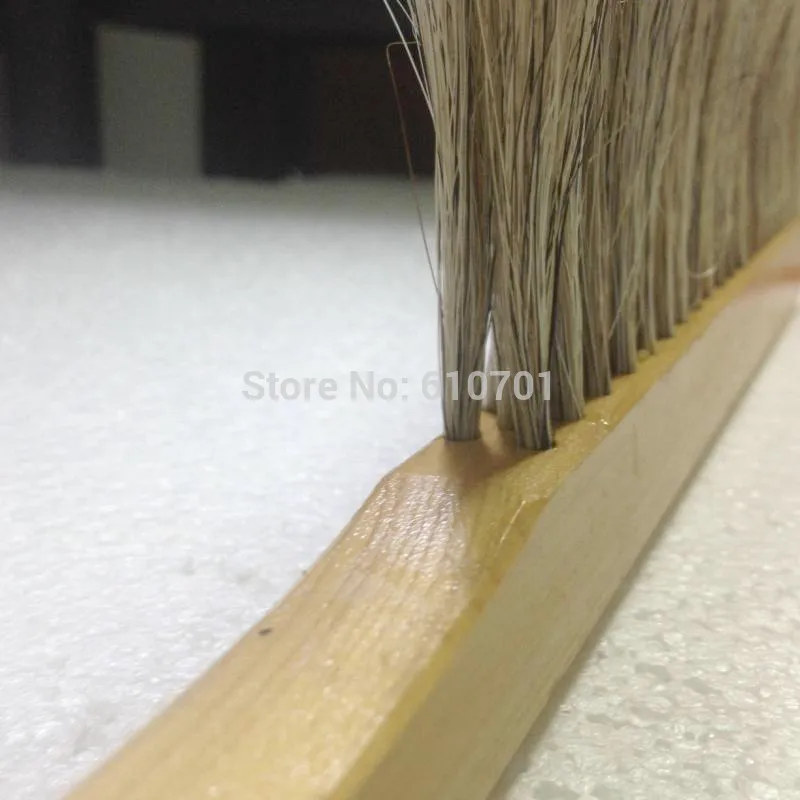 1PCS Natural Beekeeping Bee Hive Brushes long wooden handle Three Rows of Bee Flicking Horsetail Bee