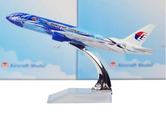 

16cm Metal Alloy Plane Model Air Malaysia Freedom Of Space B777 Airways Aircraft Boeing 777 200 Airlines Airplane Model w Stand