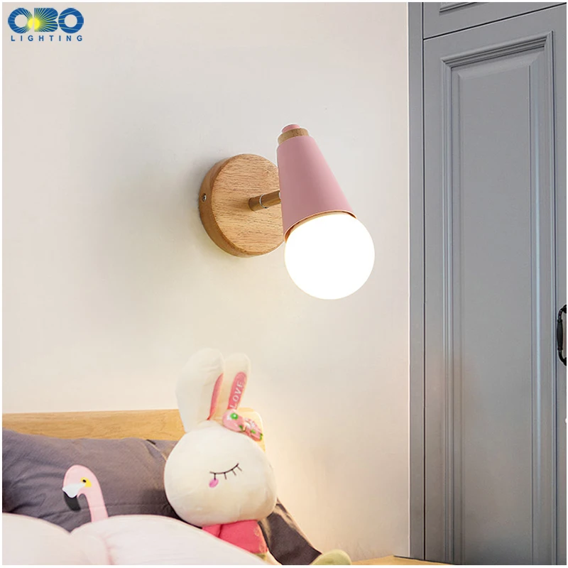 Lámpara de pared moderna de Macaron, luz de espejo de madera de hierro, iluminación interior de dormitorio, bombilla E27, luz de pared LED Retro