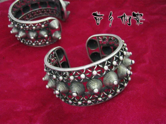 Miao Township Dongzhuang Guizhou ethnic minority wind handmade Miao silver bracelet - personalized rivet bracelet