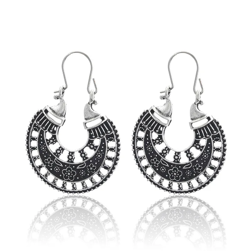 Retro 2020 Fashion New Earrings Simple Exotic Ethnic Wind Hollow Carved Flowers Ladies Earrings Wholesale Sales