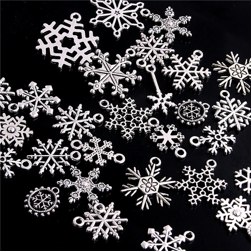 

SWEET BELL 20pcs Vintage Mixed Christmas Snowflake Charms for Jewelry Making DIY Classic Snowflake Gift Pendant Charms D6206