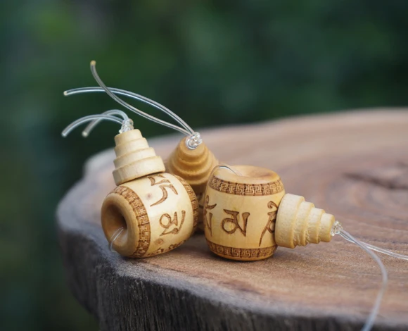 

Natural Yellow Boxwood Carved Om mani padme hum Guru Beads Mala Bead Japa Beads Bracelet Jewellry Findings DIY Accessories