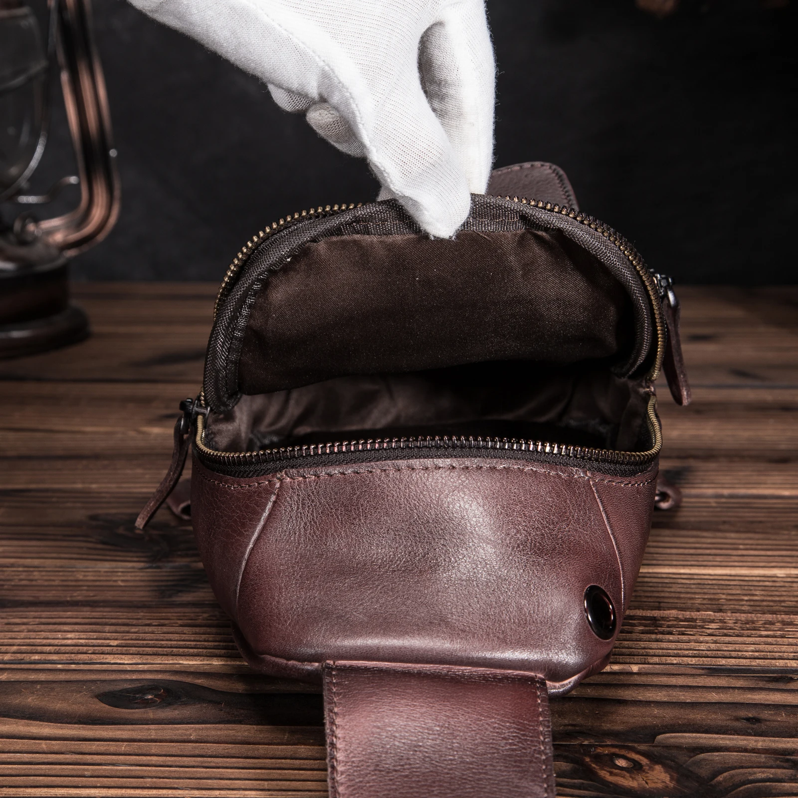 رائجة البيع الرجال مجنون الحصان الجلود موضة عادية Daypack الصدر حقيبة رافعة 8 "الكمبيوتر اللوحي تصميم كتف واحد عبر الجسم حقيبة الذكور 8013 واط