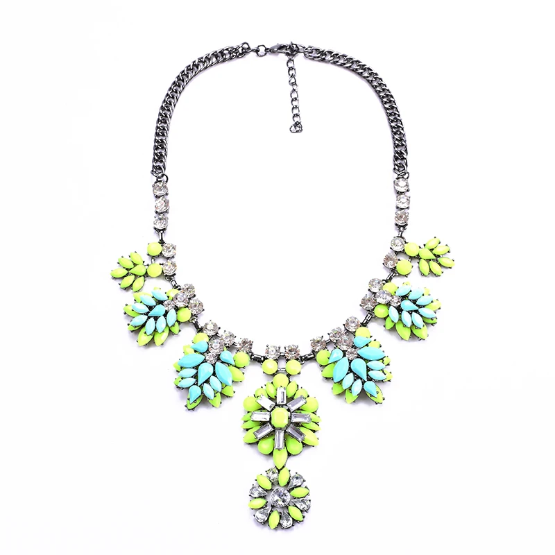 Fashion Acrylic Leaf Flowers Large Collar Necklace Women Luxury Crystal Big Choker Necklace Indian Ethnic Statement Necklace