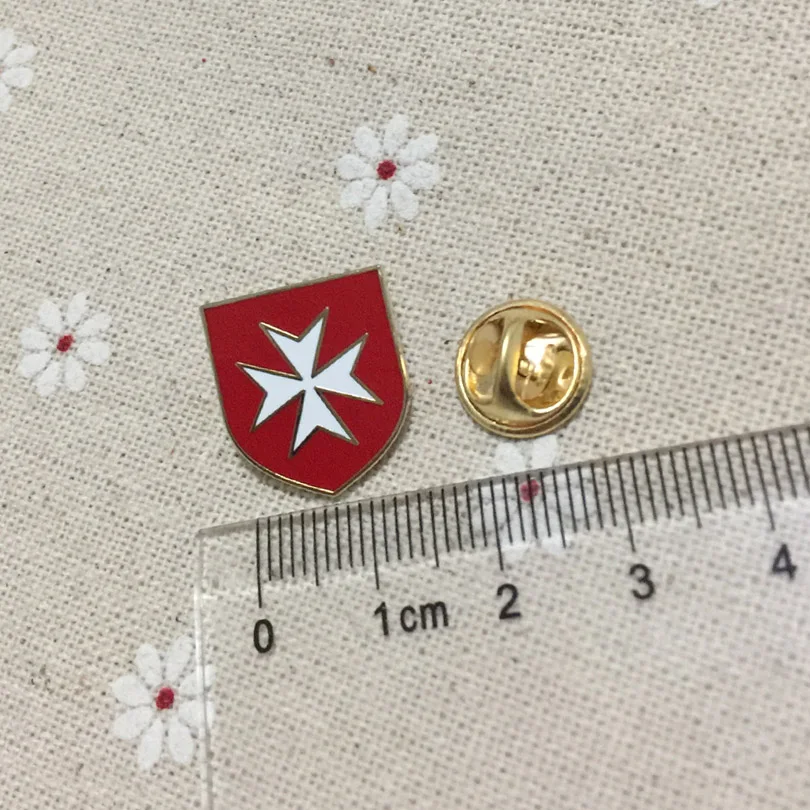 Masonic Red Shield with White Maltese Cross Crusader Order Knight Lapel Pins and Brooches Masons Freemasonry Pin Badges