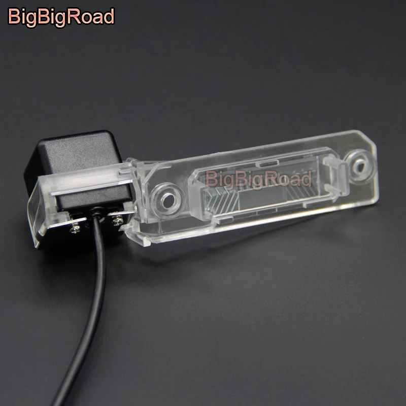 

BigBigRoad Car Rear View Camera For Volkswagen Sagitar 2009 2010 Caravelle California / Transporter 2003-2015 / Tiguan 2012