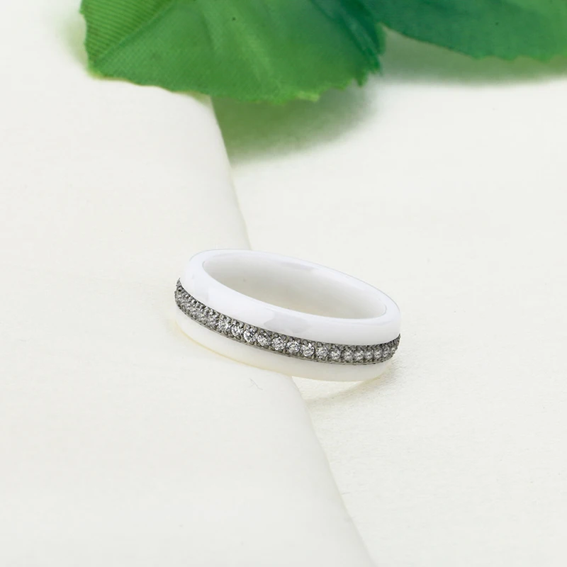 Bling White Black Simple Style Comly Ceramic Rings for Women  Pave Setting Crystal Ring Never Fall Down Anniversary Jewelry