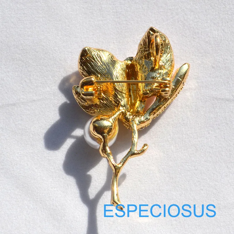 Elegant Pin Rhinestone Jewelry Flower Brooch Lily Painted Gold Color Pearl Giraffe Women Breast Pin Pink Color Lady\'s Garments