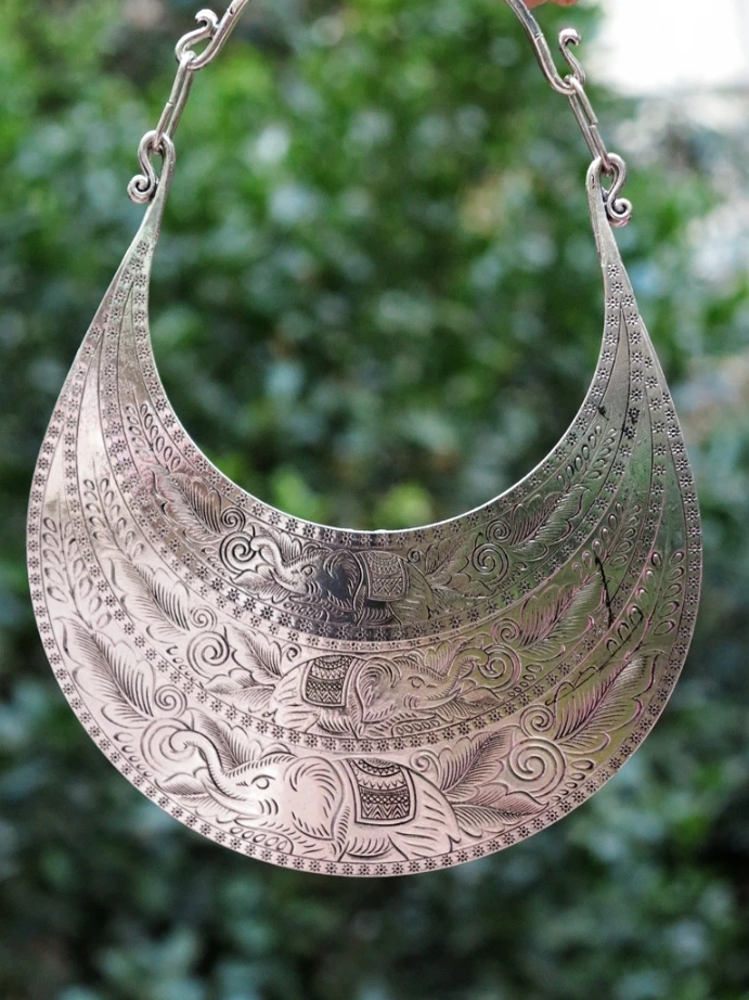 Miao-Collar de plata de torsión exagerada para mujer, collar de suéter bordado Vintage, moda étnica, espectáculo de escenario único, 6 diseños