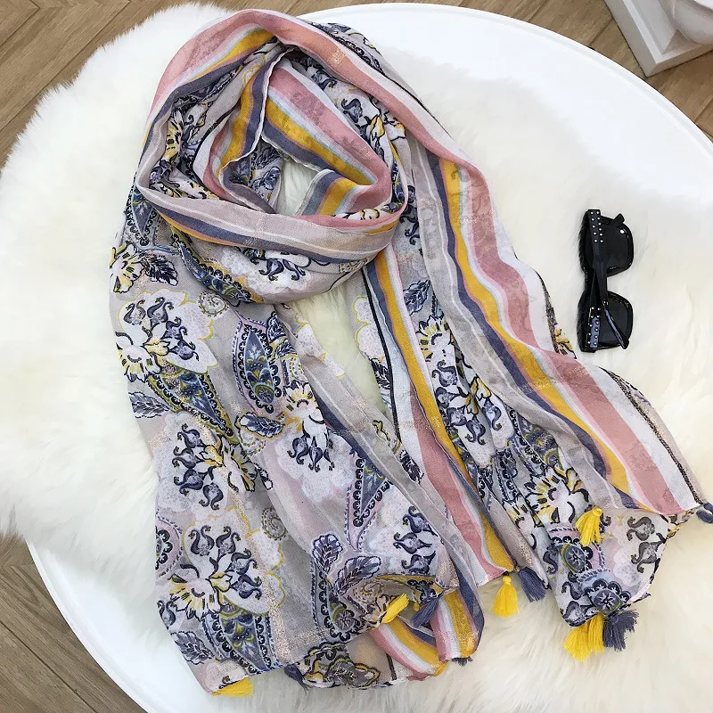 2019  Fashion Vintage Paisley Floral Print Tassel Scarves And Shawls Women Flower Pattern Wrap Hijab Muffler Free Shipping