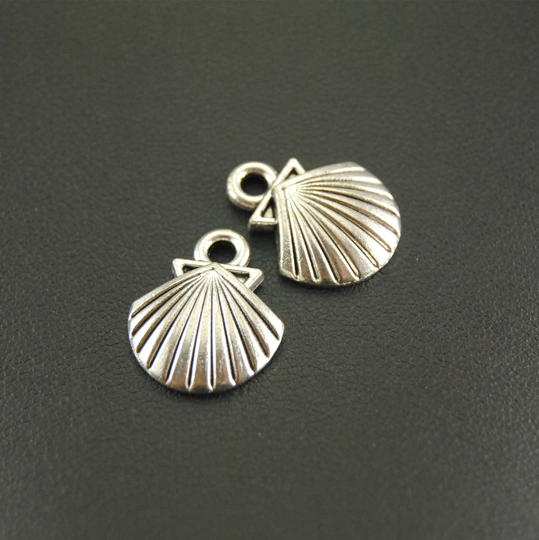 25pcs Silver Color Sea Shell Charms Pendant diy Pendants For Locket Necklace Accessories 14x12mm A668