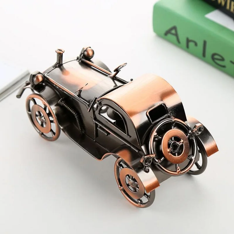 Ornamen Mobil Tua Besi Pengocok Tulang Dekorasi Jendela Retro dan Nostalgia Mobil Antik
