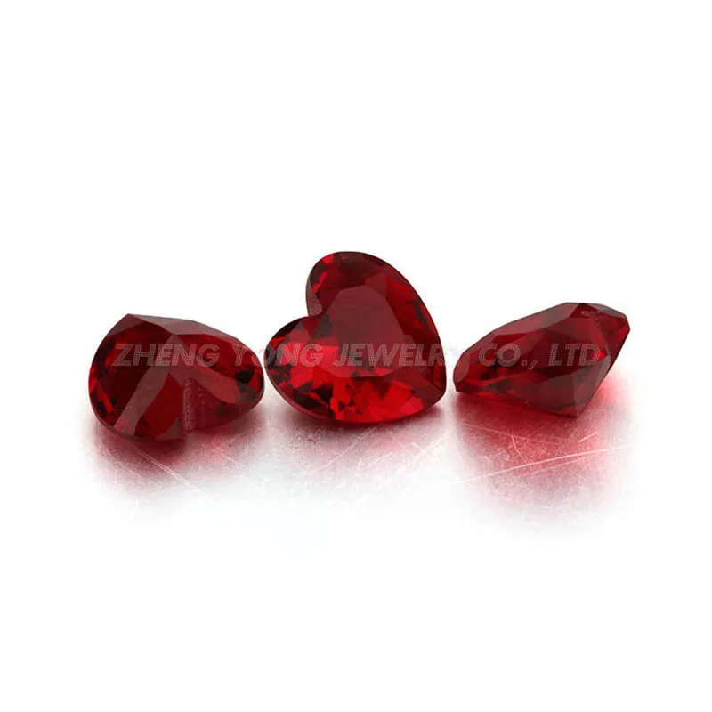 Roter herzförmiger Edelstein 3x3mm-5x5mm maschinen geschnittener loser synthetischer Glass tein